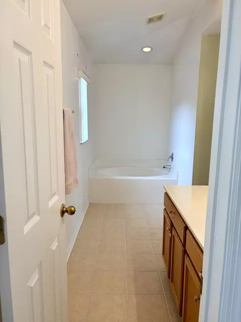 Bath - 2408 Sandridge Cir, Eustis, FL 32726 photo 1 of 1