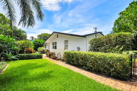 844 Avon Rd, West Palm Beach, FL 33401