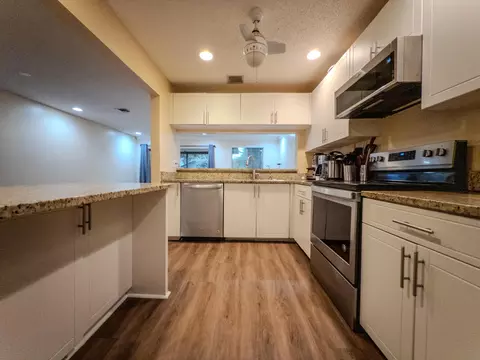 2011 E Discovery Cir E, Deerfield Beach, FL 33442