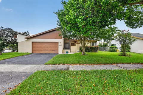 3857 NW 1st Pl, Deerfield Beach, FL 33442