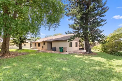 2146 Nova Village Dr, Davie, FL 33317