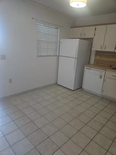 200 Berkley Rd #202, Hollywood, FL 33024