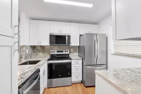 9450 Poinciana Pl #211, Davie, FL 33324