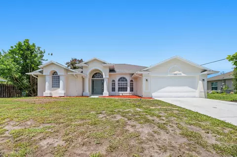 1118 SW Del Rio Blvd, Port Saint Lucie, FL 34953