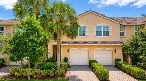 5765 Monterra Club Dr, Lake Worth, FL 33463