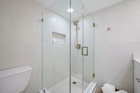 Bath - 2029 20th Ct, Jupiter, FL 33477 photo 3 of 8