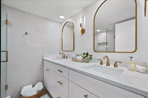 Bath - 2029 20th Ct, Jupiter, FL 33477 photo 1 of 8