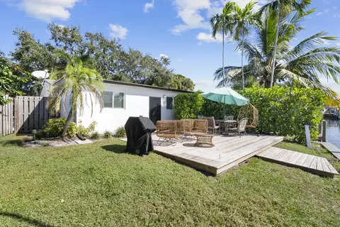 Exterior - 2446 SW Hideaway Ln, Stuart, FL 34994 photo 6 of 7