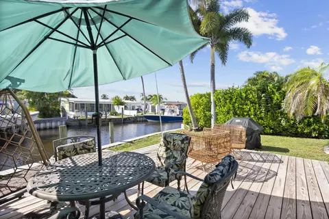 Exterior - 2446 SW Hideaway Ln, Stuart, FL 34994 photo 4 of 7
