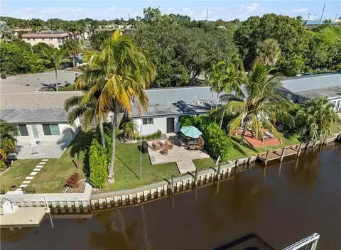 Exterior - 2446 SW Hideaway Ln, Stuart, FL 34994 photo 3 of 7