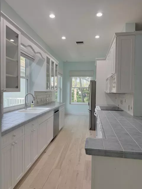 Kitchen - 198 Hampton Cir, Jupiter, FL 33458 photo 1 of 1