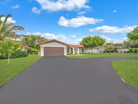 834 Ramblewood Dr, Coral Springs, FL 33071