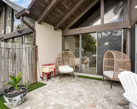 407 N University Dr, Plantation, FL 33324