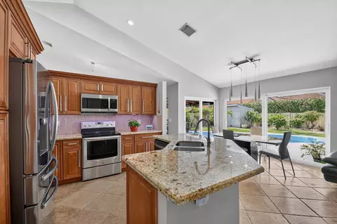 5817 Laurel Green Cir, Boynton Beach, FL 33437