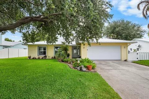 8974 SE Bobo Ct, Hobe Sound, FL 33455