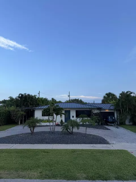 722 Greenbriar Dr, Lake Park, FL 33403