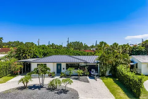 722 Greenbriar Dr, Lake Park, FL 33403