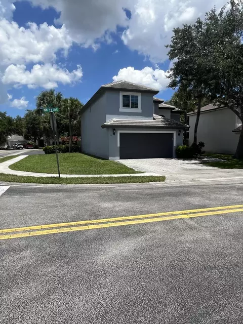 1933 NW 99th Ave, Pembroke Pines, FL 33024