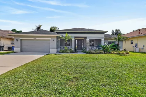 8565 SE Pinehaven Ave, Hobe Sound, FL 33455