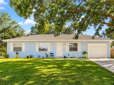 1102 SW Arc Ct, Port Saint Lucie, FL 34953