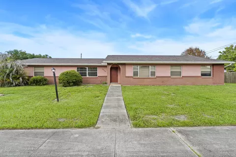 2710 Dove St, Fort Pierce, FL 34982