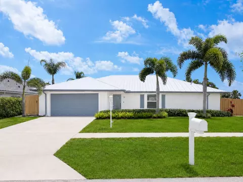 30 Chestnut Trl, Tequesta, FL 33469