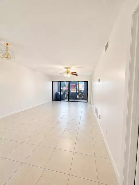 2050 Oleander Blvd #1-105, Fort Pierce, FL 34950