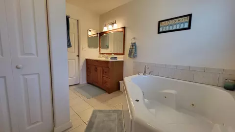 Bath - 1163 Click Dr, Moore Haven, FL 33471 photo 1 of 5