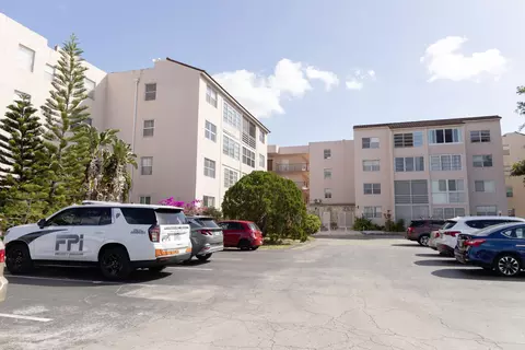 2851 Somerset Dr #116, Lauderdale Lakes, FL 33311