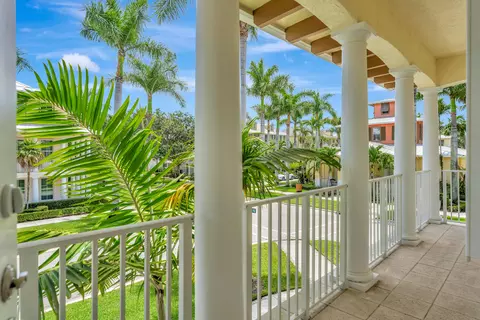 Exterior - 4344 Main St, Jupiter, FL 33458 photo 4 of 7