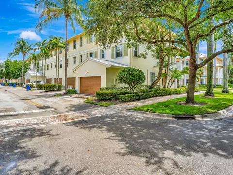 Exterior - 4344 Main St, Jupiter, FL 33458 photo 3 of 7