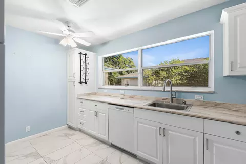 Kitchen - 201 W Riverside Dr, Jupiter, FL 33469 photo 2 of 2