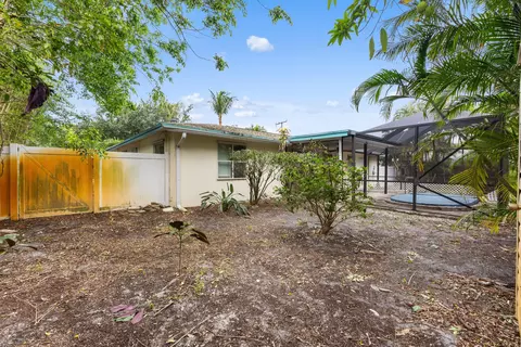 Exterior - 201 W Riverside Dr, Jupiter, FL 33469 photo 4 of 4