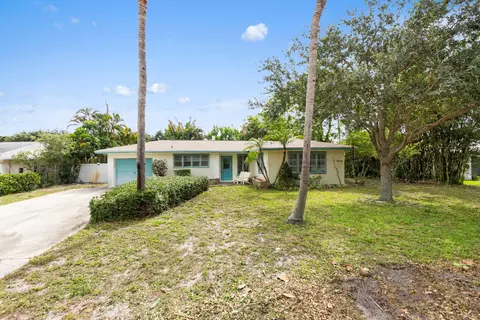 Exterior - 201 W Riverside Dr, Jupiter, FL 33469 photo 2 of 4