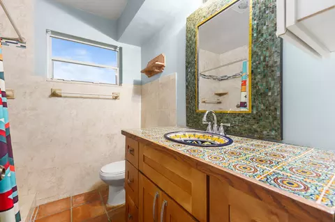 Bath - 201 W Riverside Dr, Jupiter, FL 33469 photo 1 of 1