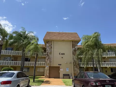 600 Village Green Ct #121, Palm Springs, FL 33461