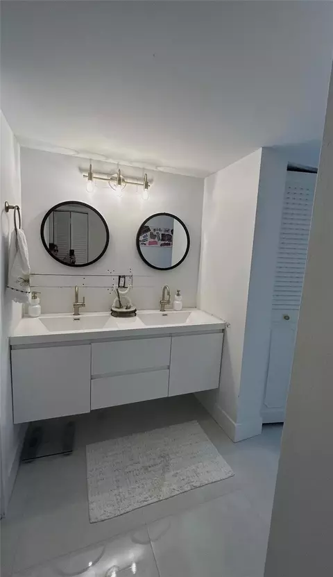 Bath - 3060 Holiday Springs Blvd #102, Margate, FL 33063 photo 2 of 2