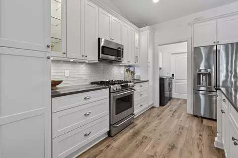 Kitchen - 252 Coconut Pt, Jupiter, FL 33458 photo 7 of 8