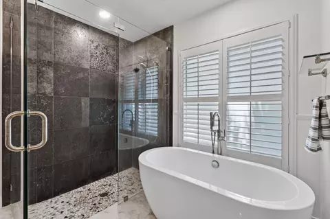 Bath - 252 Coconut Pt, Jupiter, FL 33458 photo 4 of 5