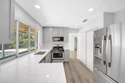2545 NW 105th Ln, Sunrise, FL 33322