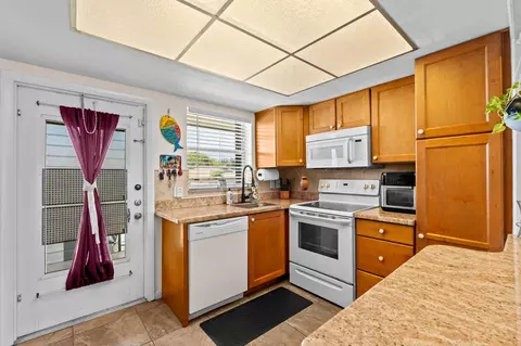 312 NE 17th Ave #203, Boynton Beach, FL 33435