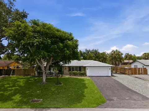 31 W Coconut Dr, Lake Worth, FL 33467