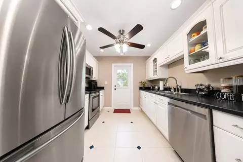 Kitchen - 17285 Sapp Pl, Jupiter, FL 33458 photo 2 of 2