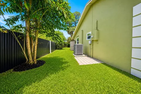 Exterior - 17285 Sapp Pl, Jupiter, FL 33458 photo 5 of 6