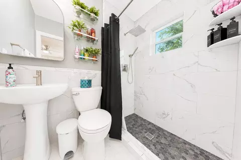 Bath - 17285 Sapp Pl, Jupiter, FL 33458 photo 5 of 5