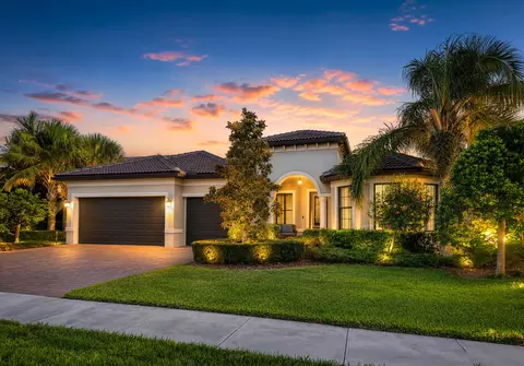604 SE Monteiro Dr, Port Saint Lucie, FL 34984