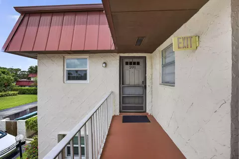 12022 W Greenway Dr #201, Royal Palm Beach, FL 33411