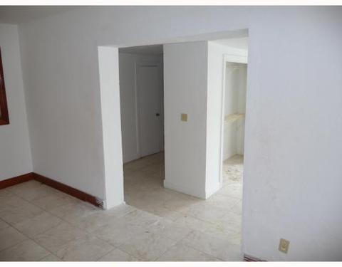 650 W 35 St, Hialeah, FL 33012 photo 2