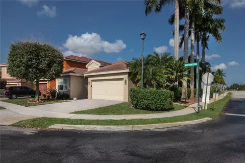 2910 E Sable Cir, Margate, FL 33063 photo 2