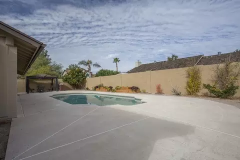 1922 E Caroline Ln, Tempe, AZ 85284 photo 2